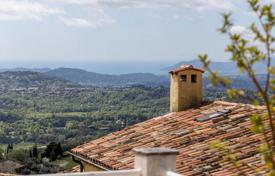 5 dormitorio adosado en Chateauneuf-Grasse, Francia. 570 000 €