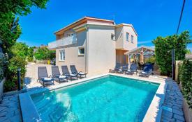 6 dormitorio casa de pueblo 260 m² en Ližnjan, Croacia. 514 000 €