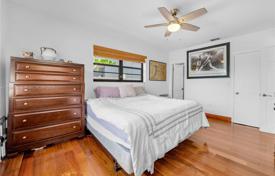 6 dormitorio casa de pueblo 231 m² en Miami Beach, Estados Unidos. $1 050 000