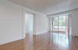 6 dormitorio piso en North York, Canadá. C$1 184 000