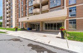 5 dormitorio piso en North York, Canadá. C$684 000