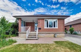 Casa de pueblo – North York, Toronto, Ontario,  Canadá. C$1 114 000