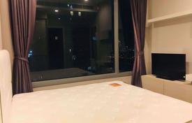 1-dormitorio apartamentos en condominio en Ratchathewi, Tailandia. $200 000