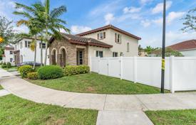 Casa de pueblo – West End, Miami, Florida,  Estados Unidos. $845 000