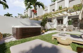 3 dormitorio adosado 166 m² en Amarilla Golf, España. 557 000 €
