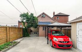 Casa de pueblo – York, Toronto, Ontario,  Canadá. C$1 237 000