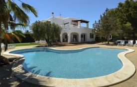 Villa – Ibiza, Islas Baleares, España. 8 400 €  por semana