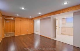 8 dormitorio casa de pueblo en North York, Canadá. C$2 268 000