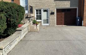 6 dormitorio adosado en North York, Canadá. C$1 306 000