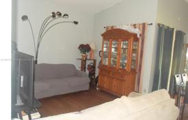 3 dormitorio casa de pueblo 114 m² en Miami, Estados Unidos. $535 000
