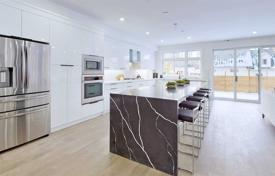 17 dormitorio casa de pueblo en Scarborough, Canadá. C$2 498 000