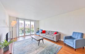 1-dormitorio apartamentos en condominio 93 m² en Collins Avenue, Estados Unidos. $500 000