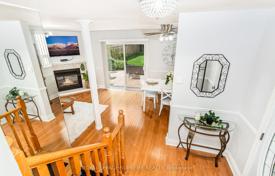 9 dormitorio casa de pueblo en Etobicoke, Canadá. C$1 719 000