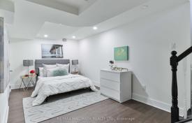 8 dormitorio adosado en Old Toronto, Canadá. C$1 167 000