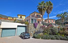 Villa – Liguria, Italia. 780 000 €