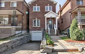 Casa de pueblo – Scarborough, Toronto, Ontario,  Canadá. C$1 466 000