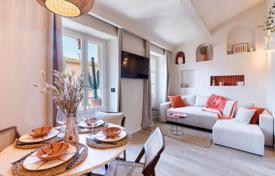 2 dormitorio piso en Saint-Tropez, Francia. 590 000 €