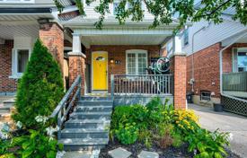 Casa de pueblo – East York, Toronto, Ontario,  Canadá. C$1 146 000
