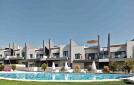 4 dormitorio adosado 213 m² en San Miguel de Salinas, España. 230 000 €