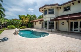 Villa – Hallandale Beach, Florida, Estados Unidos. $1 600 000