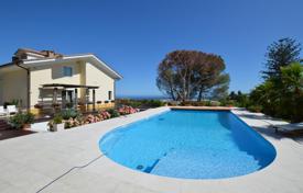 Villa – San Remo, Liguria, Italia. 11 700 €  por semana
