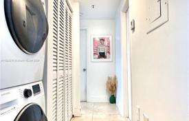 2-dormitorio apartamentos en condominio 69 m² en Miami Beach, Estados Unidos. $369 000