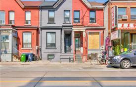 Adosado – Gerrard Street East, Toronto, Ontario,  Canadá. C$1 389 000