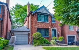 Casa de pueblo – East York, Toronto, Ontario,  Canadá. C$2 171 000