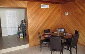 3 dormitorio casa de pueblo 197 m² en Hollywood, Estados Unidos. $550 000