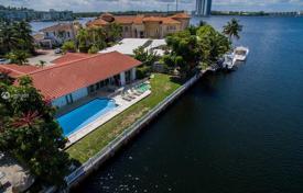 Villa – North Miami Beach, Florida, Estados Unidos. 1 461 000 €