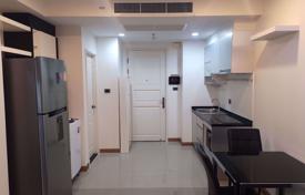 1-dormitorio apartamentos en condominio en Huai Khwang, Tailandia. $118 000