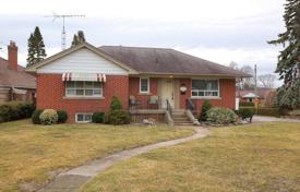 Casa de pueblo – Etobicoke, Toronto, Ontario,  Canadá. C$1 840 000
