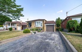 Casa de pueblo – North York, Toronto, Ontario,  Canadá. C$1 556 000
