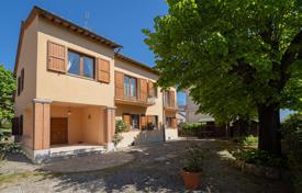 11 dormitorio finca rústica 338 m² en Montepulciano, Italia. 550 000 €