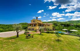 6 dormitorio casa de pueblo 300 m² en Motovun, Croacia. 650 000 €