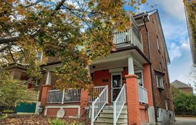 Casa de pueblo – Dufferin Street, Toronto, Ontario,  Canadá. C$1 561 000