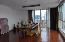 3-dormitorio apartamentos en condominio en Khlong Toei, Tailandia. $3 700  por semana