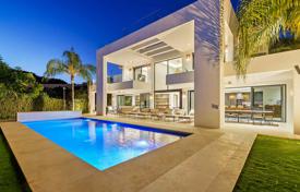 6 dormitorio villa 697 m² en Nueva Andalucia, España. 3 895 000 €