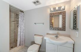 7 dormitorio piso en Scarborough, Canadá. C$805 000