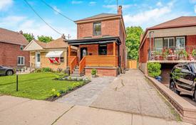 Casa de pueblo – York, Toronto, Ontario,  Canadá. C$1 098 000