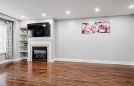 4 dormitorio adosado en Etobicoke, Canadá. C$1 582 000