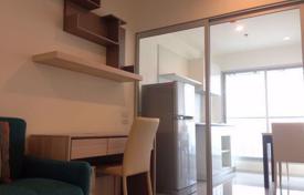 1-dormitorio apartamentos en condominio en Khlong Toei, Tailandia. $108 000