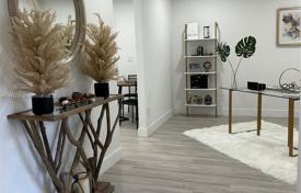 3 dormitorio casa de pueblo 212 m² en Miami, Estados Unidos. $888 000