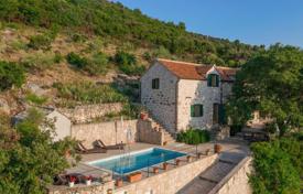 3 dormitorio casa de pueblo 130 m² en Dol, Croacia. 900 000 €