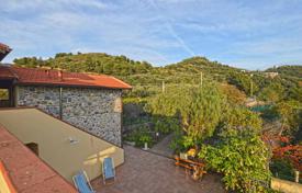 8 dormitorio villa 227 m² en Liguria, Italia. 350 000 €