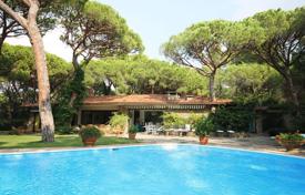 Villa – Roccamare, Toscana, Italia. 14 700 €  por semana