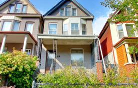 Casa de pueblo – Gerrard Street East, Toronto, Ontario,  Canadá. C$1 158 000