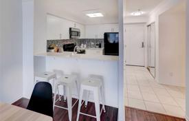 2 dormitorio piso en Lake Shore Boulevard West, Canadá. C$866 000