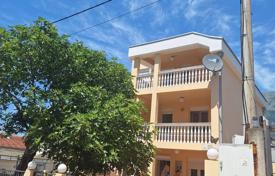 9 dormitorio casa de pueblo 220 m² en Dobra Voda, Montenegro. 260 000 €