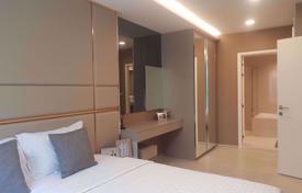 2-dormitorio apartamentos en condominio en Khlong Toei, Tailandia. $346 000